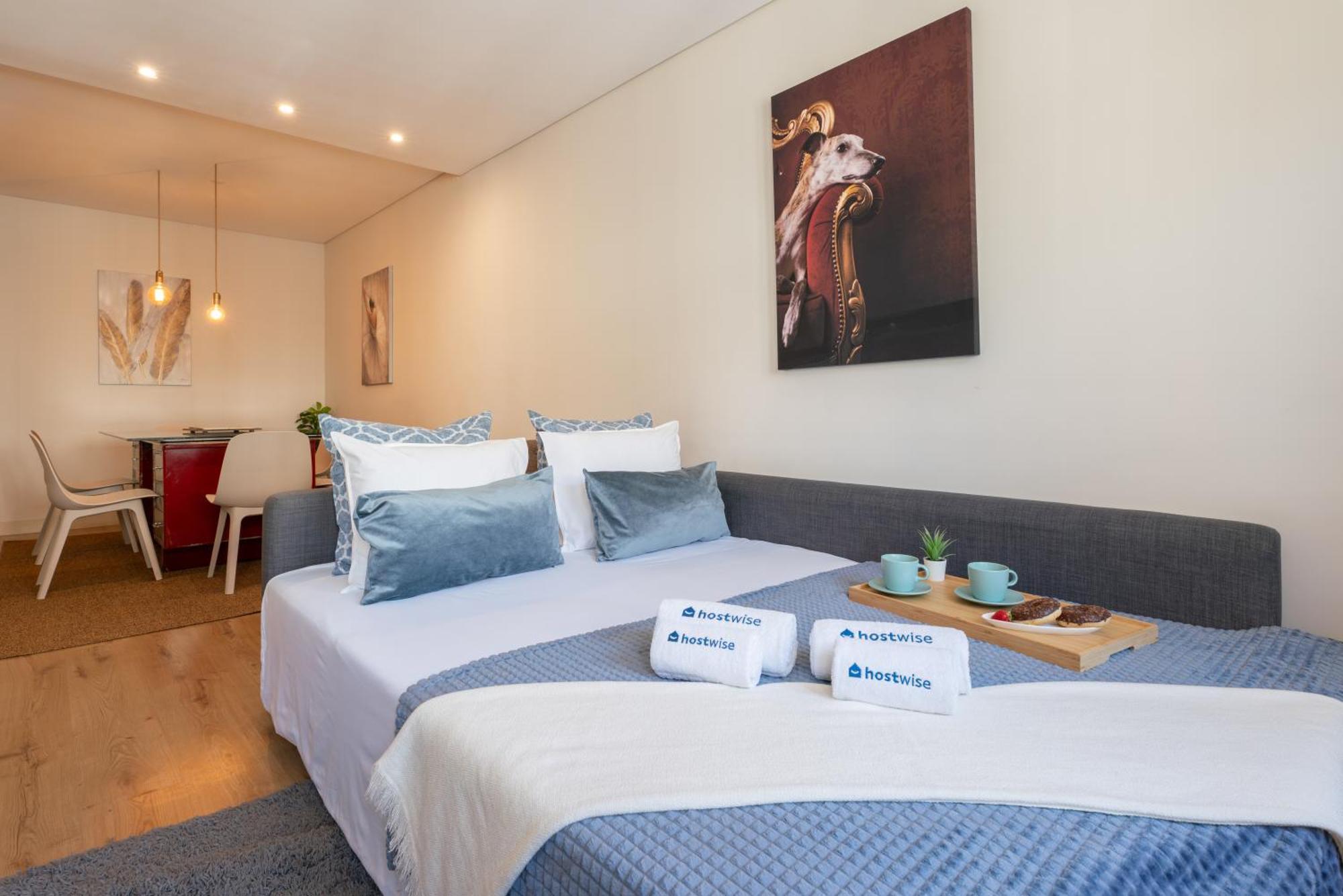 Host Wise - Colorful Bright Flat With Balcony Apartament *