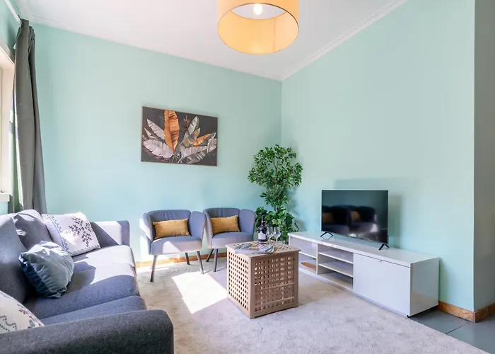 Host Wise - Colorful Bright Flat With Balcony