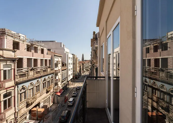 Host Wise - Colorful Bright Flat With Balcony