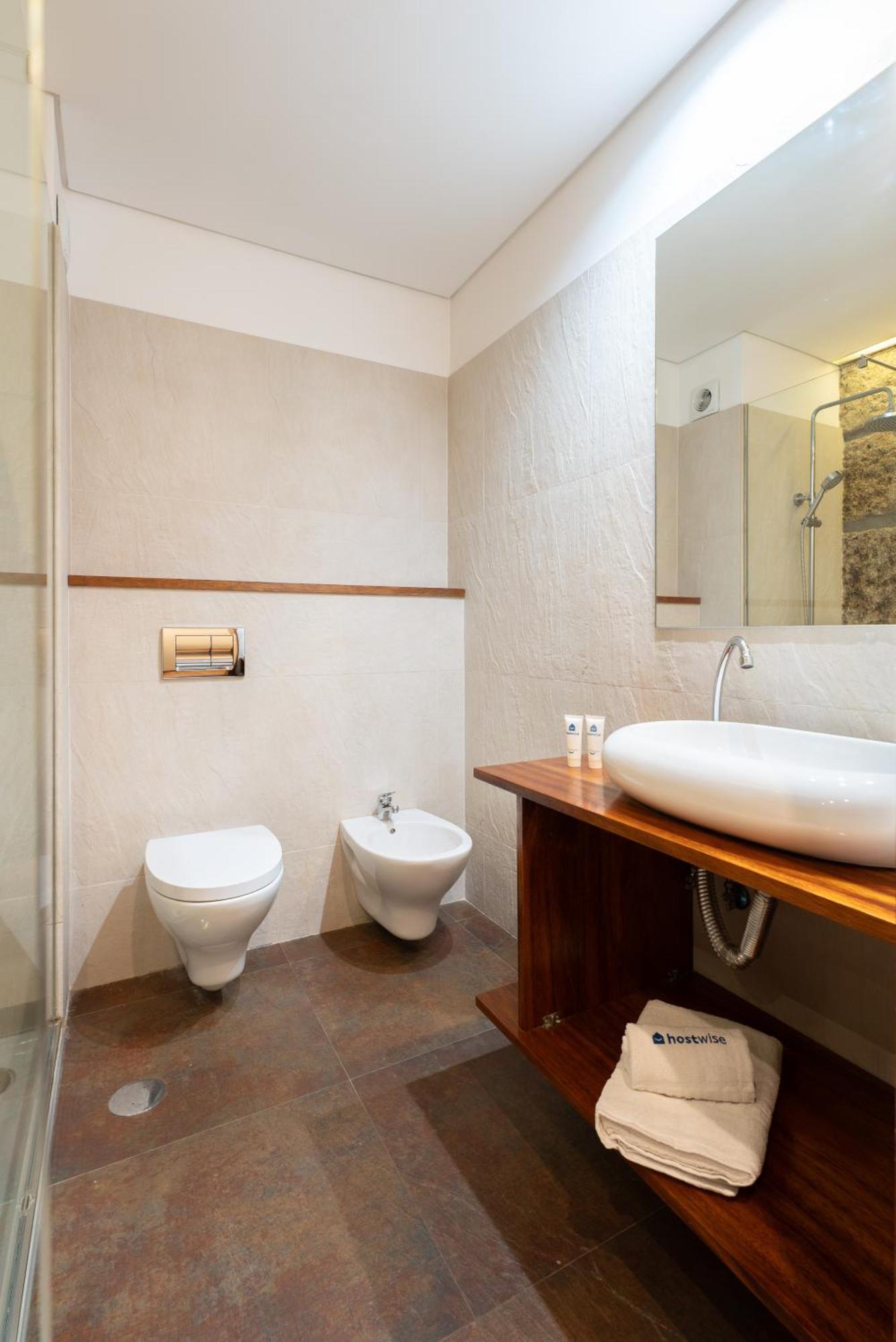 Host Wise - Colorful Bright Flat With Balcony * Oporto