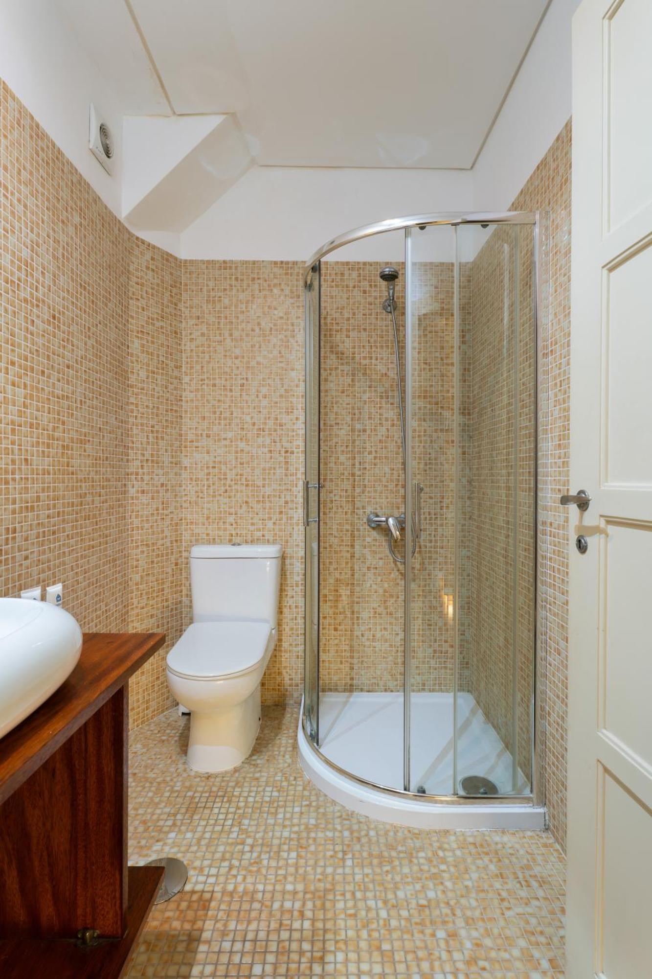 Host Wise - Colorful Bright Flat With Balcony Appartement Oporto