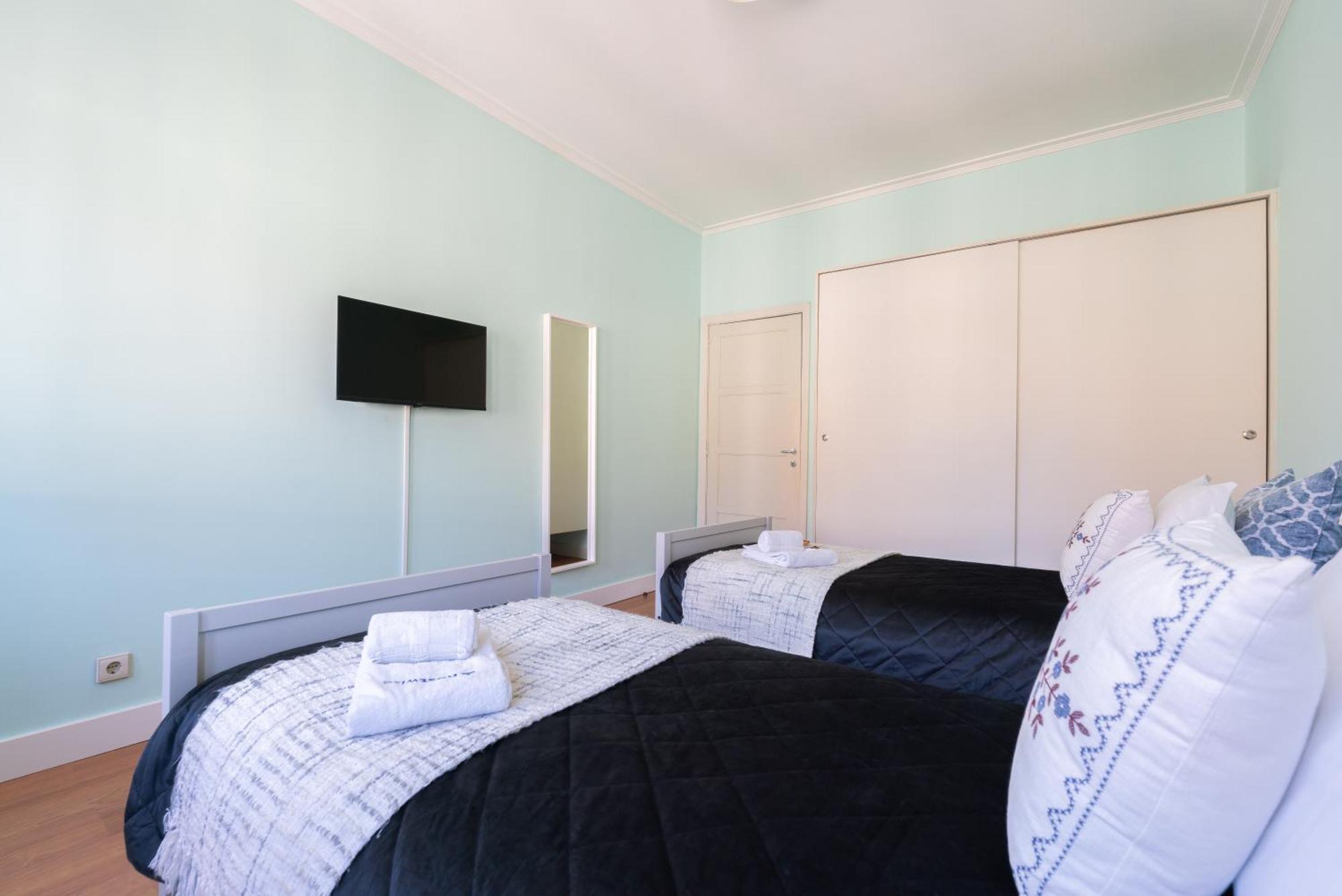 Host Wise - Colorful Bright Flat With Balcony * Oporto