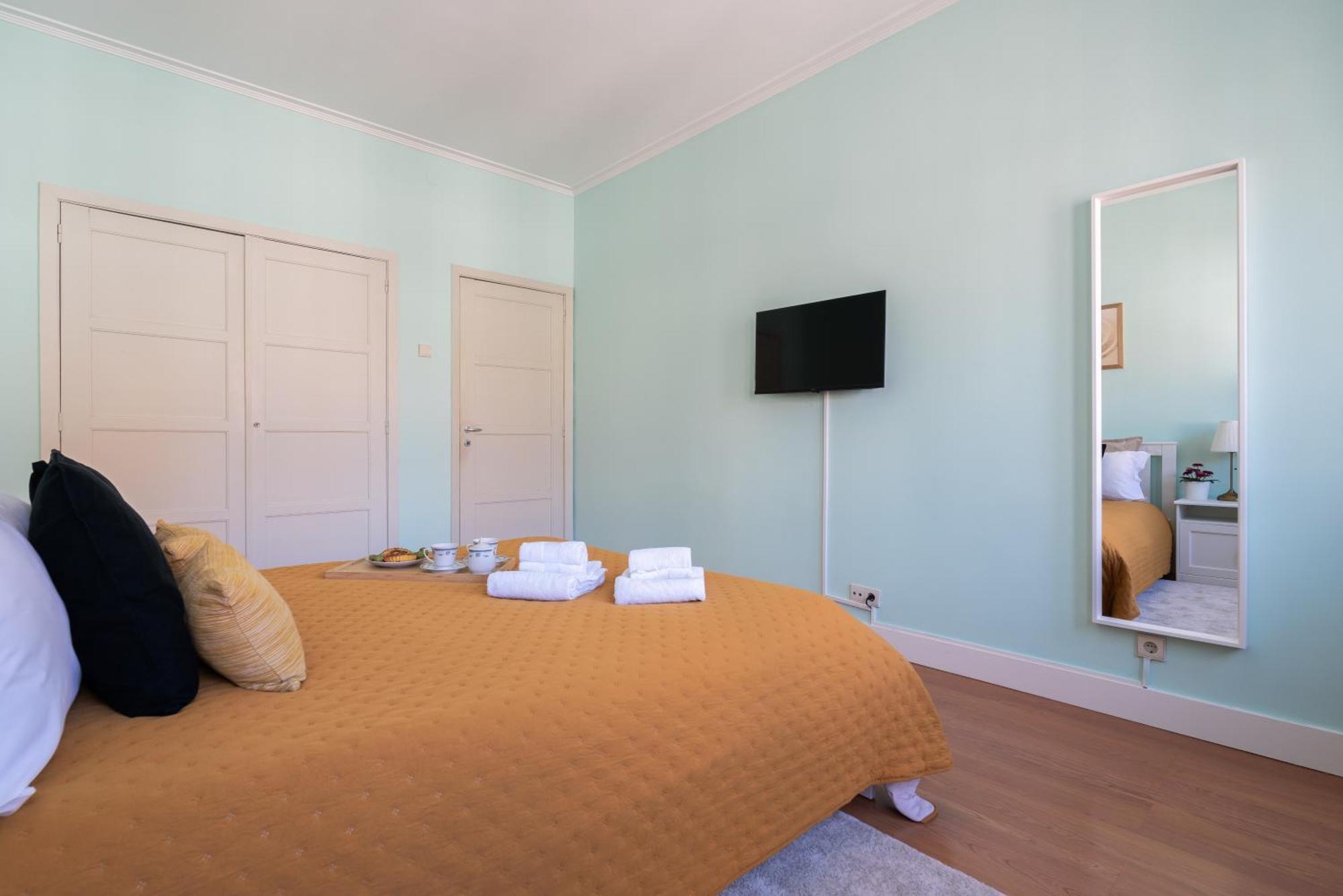 Apartment Host Wise - Colorful Bright Flat With Balcony