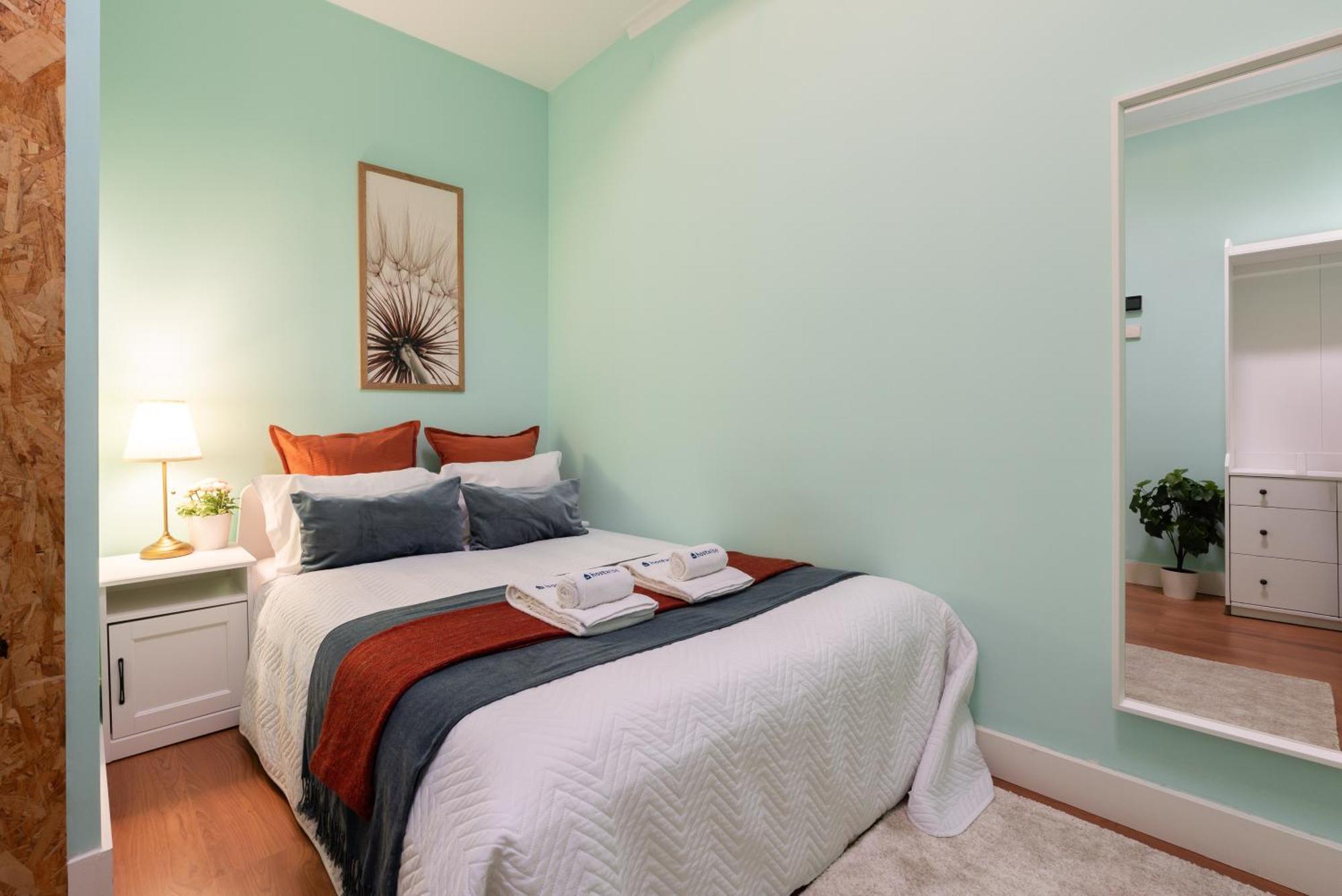 Host Wise - Colorful Bright Flat With Balcony * Oporto